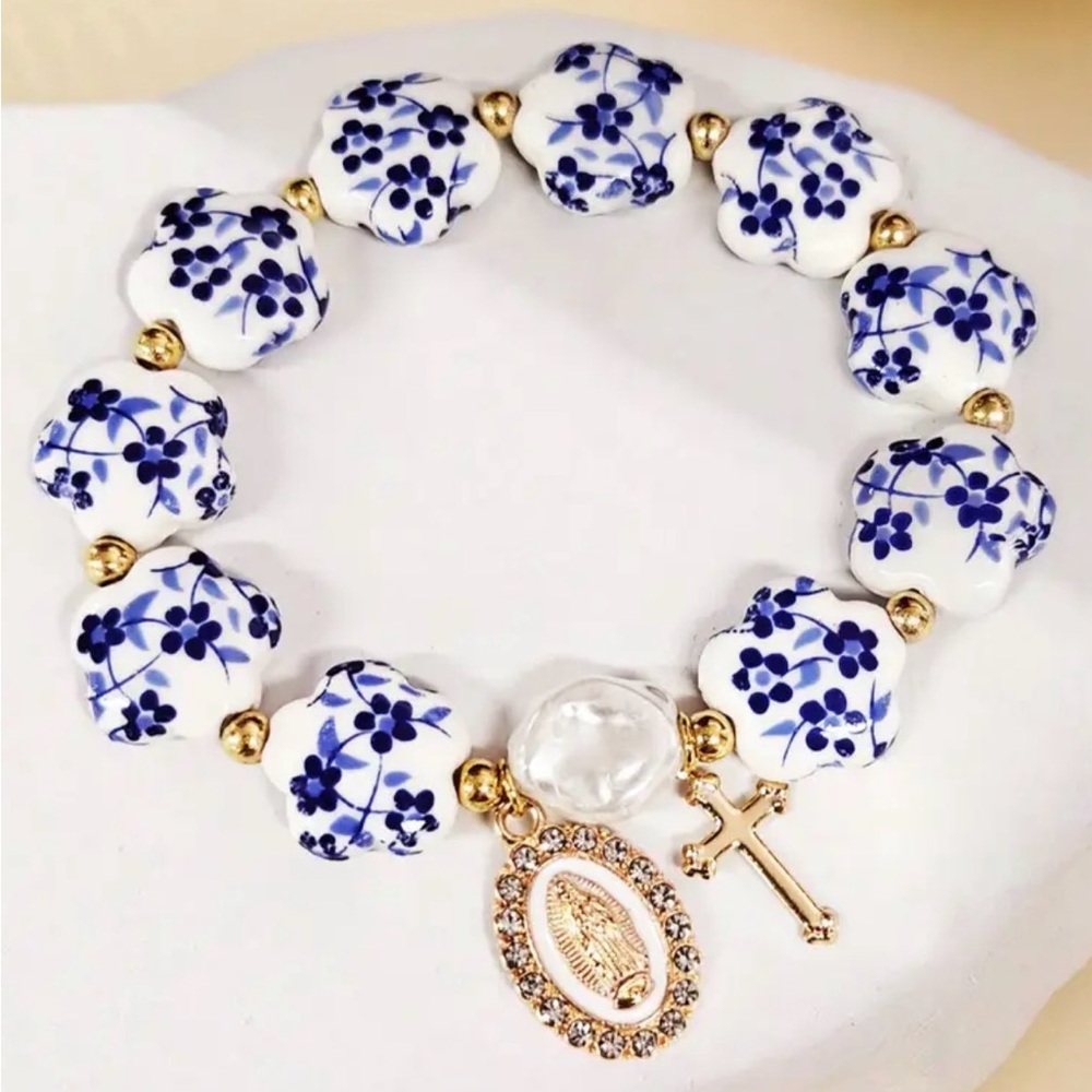Blue and White Floral Beaded Bracelet with Gold Accents